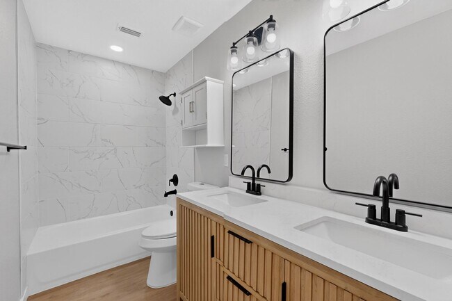Building Photo - Spacious Renovation Ready To Be Called Home!!!