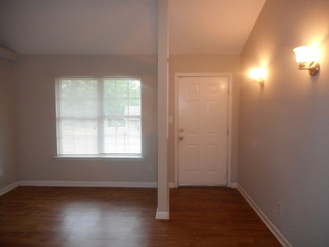 Building Photo - 3 Bedroom 2 Bath Near Fort Gordon in Hephzibah, GA