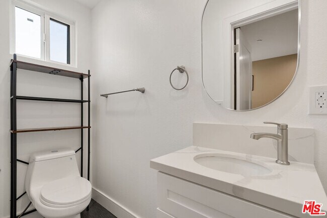 Building Photo - 1341 Mariposa Ave