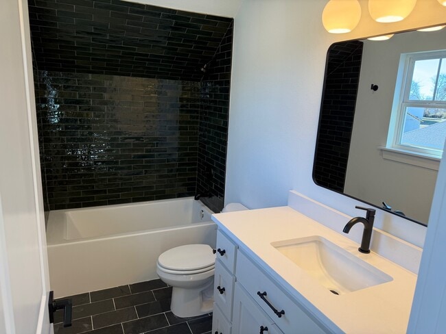 Building Photo - 401 Birmingham St SE