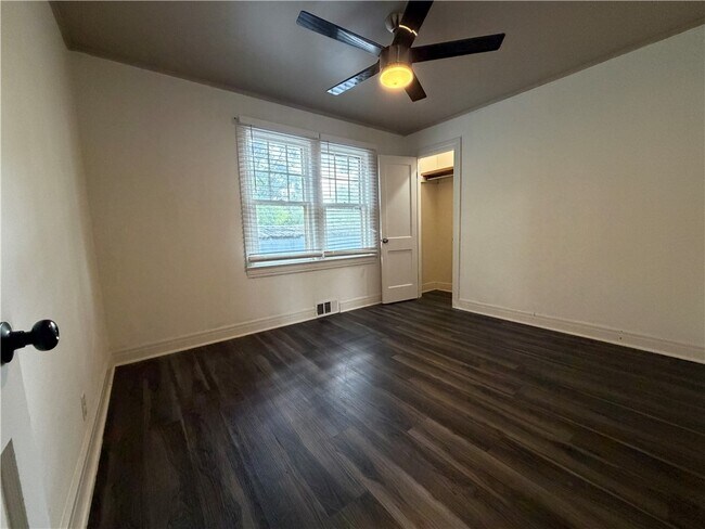 Building Photo - 1095 S Ray Ave
