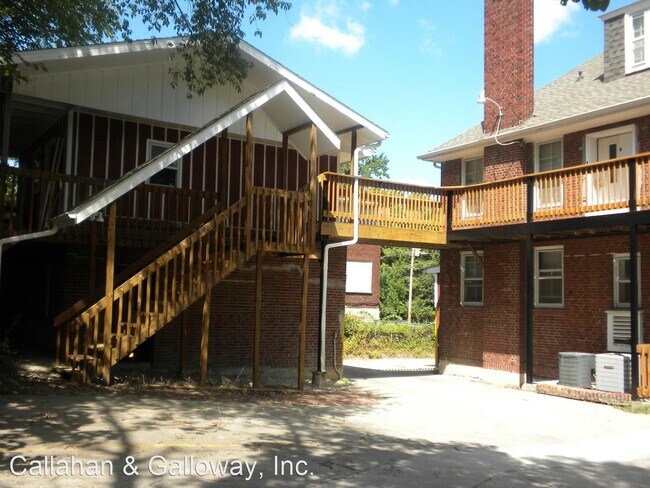 Building Photo - 1410 University Ave