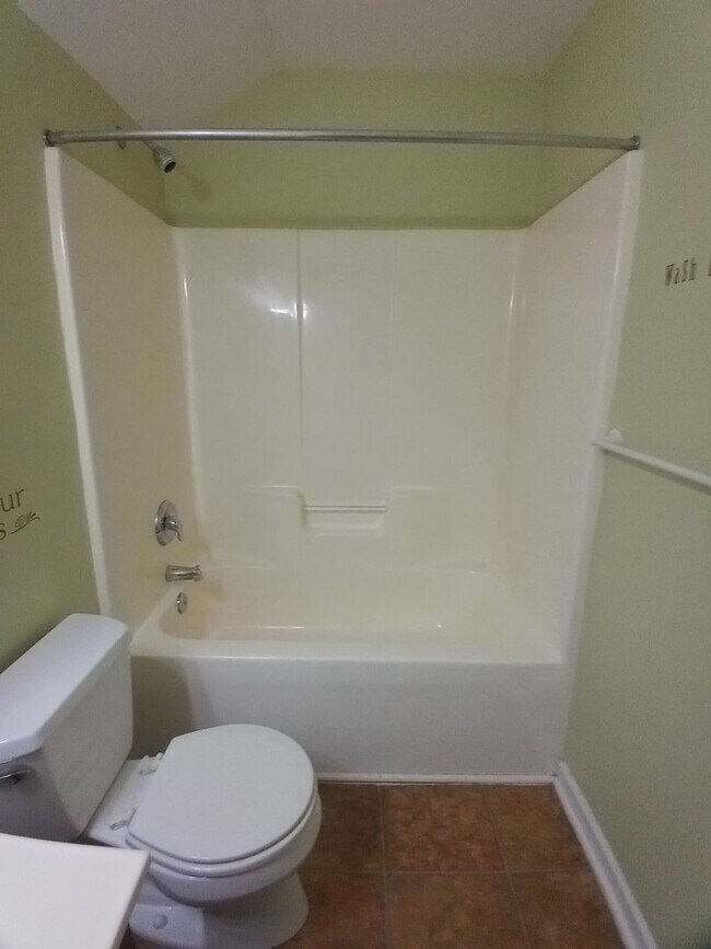 Building Photo - 565 Batty Way