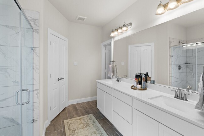 Building Photo - 12114 Champion's Frst Dr