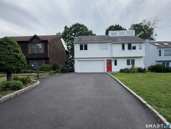 Building Photo - 9 Oakledge Cir