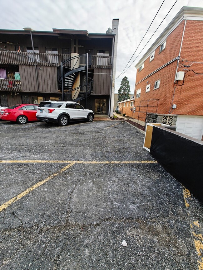 Building Photo - 1296 E Washington St