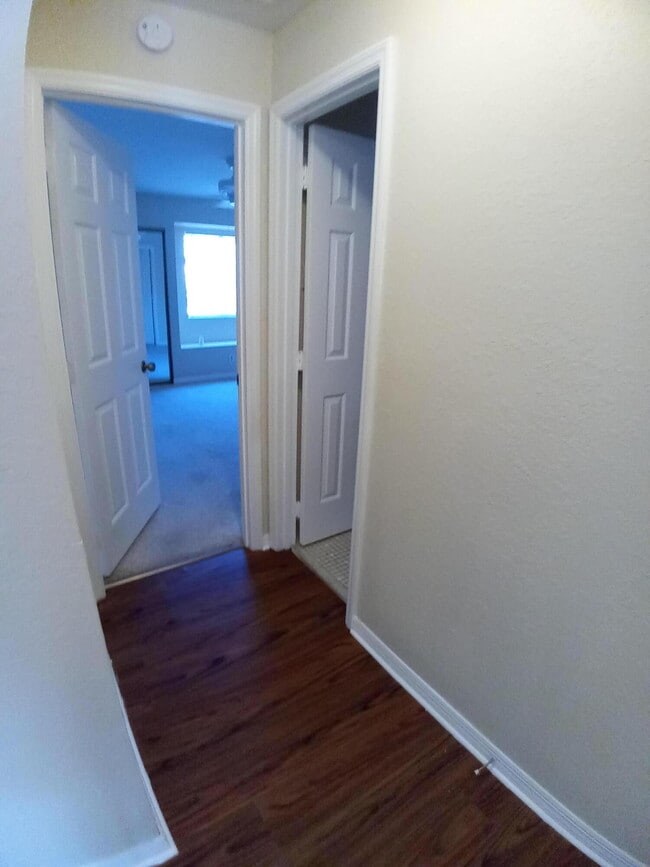 Building Photo - 1237 Country Club Dr