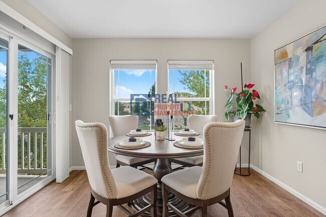 Building Photo - 2175 Coach House Loop