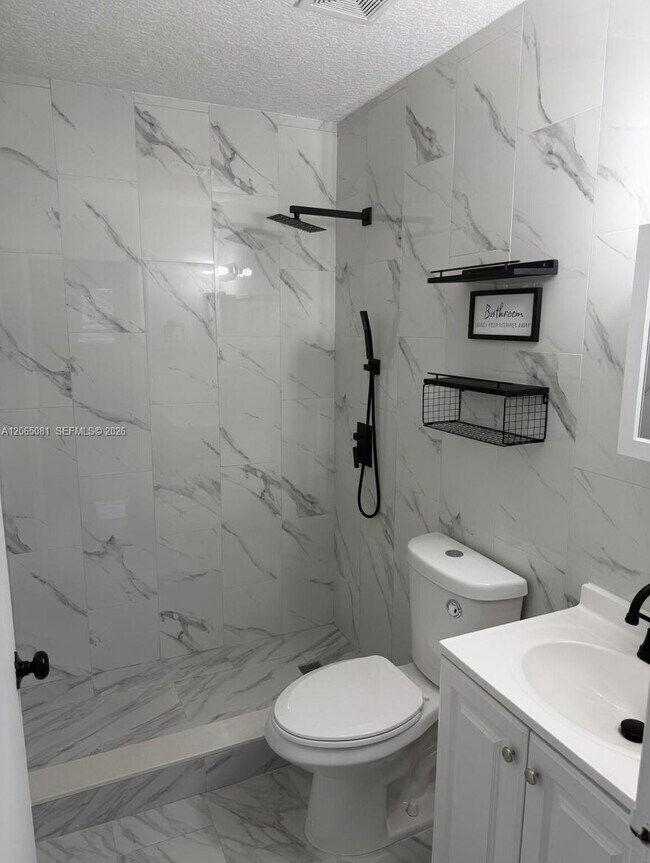 Building Photo - 3610 SW 87th Pl