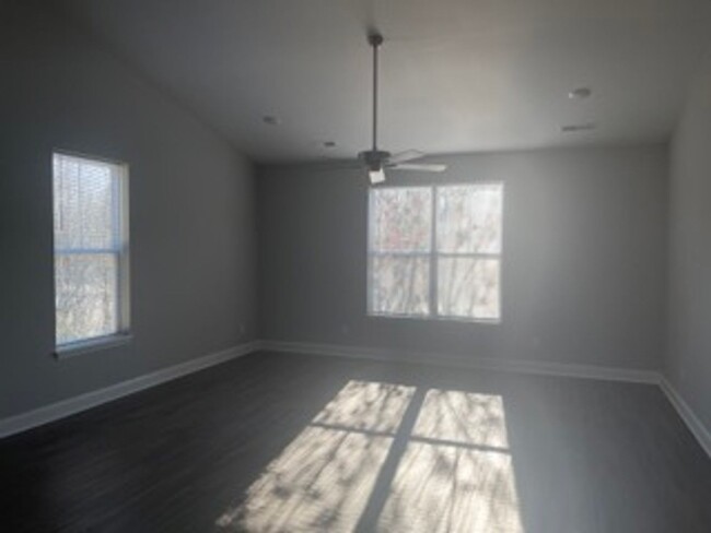 Building Photo - Modern Townhome in an Unbeatable Location!