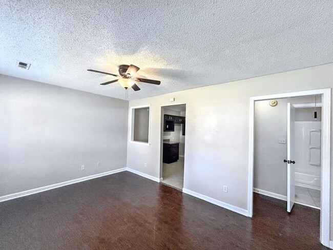 Building Photo - 4909 Buford Ave