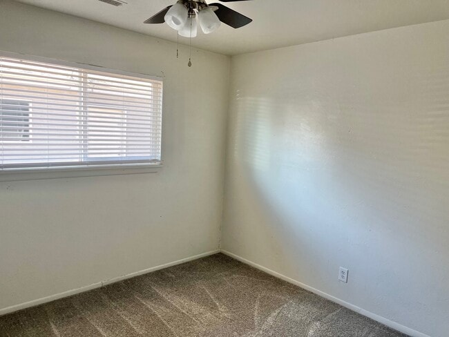Building Photo - 610 S 200 E