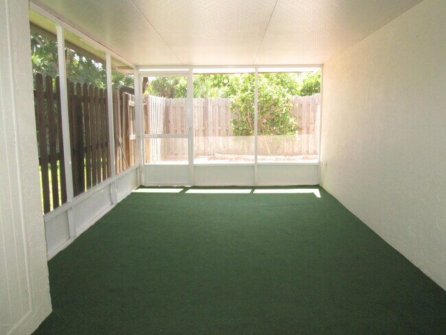 Building Photo - 3261 Beach View Way