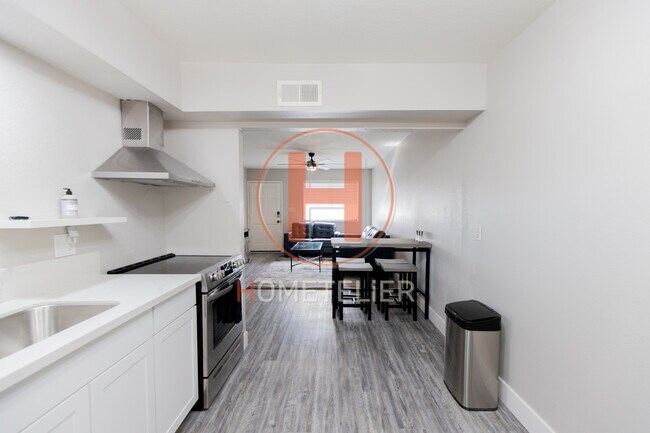 Building Photo - 2812 N 17th Pl