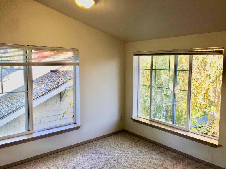 Third floor ( third bedroom) - 7543 11th Ave NE #B