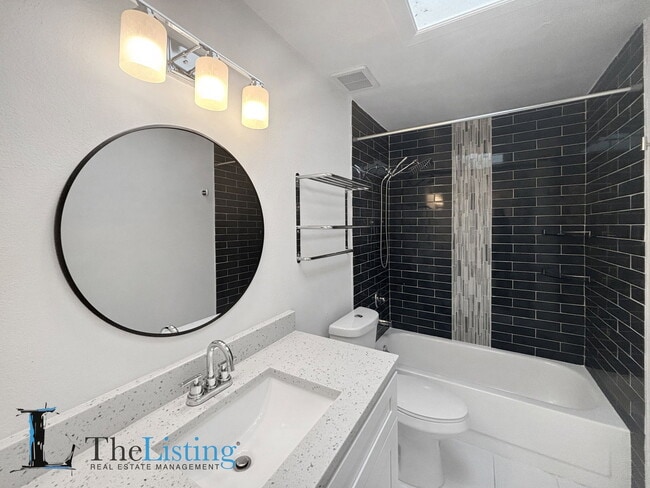 Building Photo - 8183 Terraza Ct