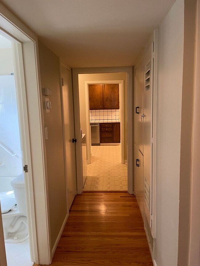 Building Photo - 3 Bed/1 Bath Single Family Home in East Sacramento