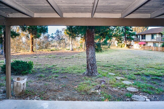 Building Photo - AVAILABLE NOW- 1st MONTH RENT IS FREE!!! S...
