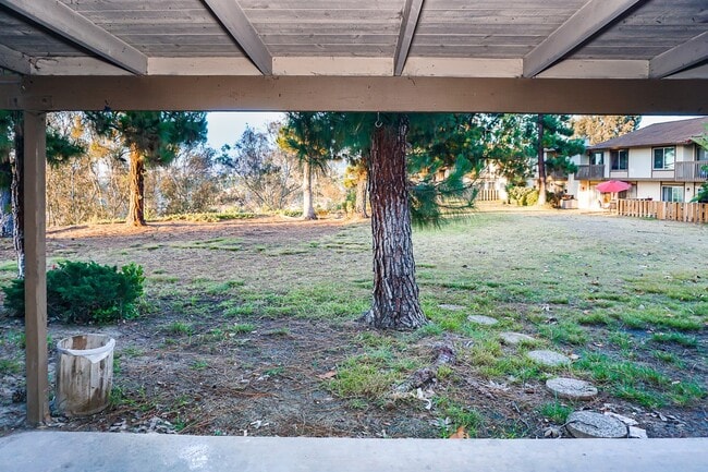 Building Photo - STUNNING 3BD/2.5BA TOWNHOUSE - BONITA VIEW...