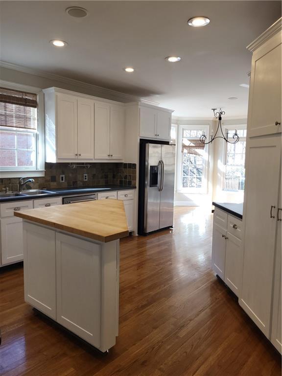 Building Photo - 8291 Fairway Dr