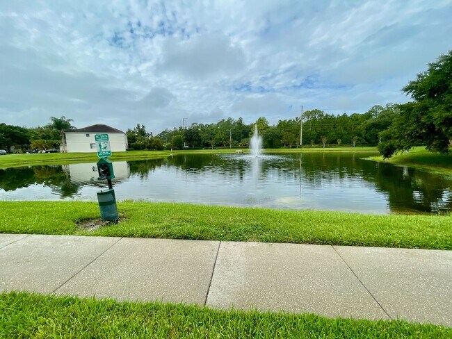 Building Photo - Modern 4-Bed, 2-Bath Solar-Powered Home Near UCF