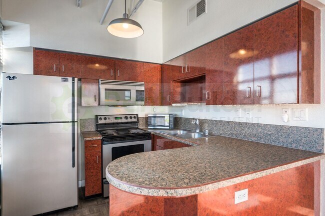 Building Photo - LOWER PRICE!  CATS ALLOWED!!