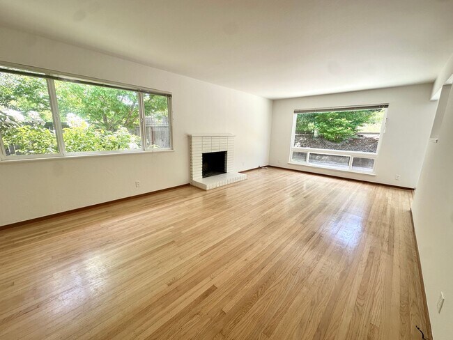Building Photo - Charming Terra Linda Home in San Rafael