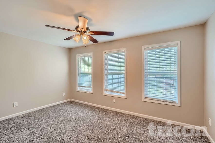 Building Photo - 326 Henderson Lake Dr SW