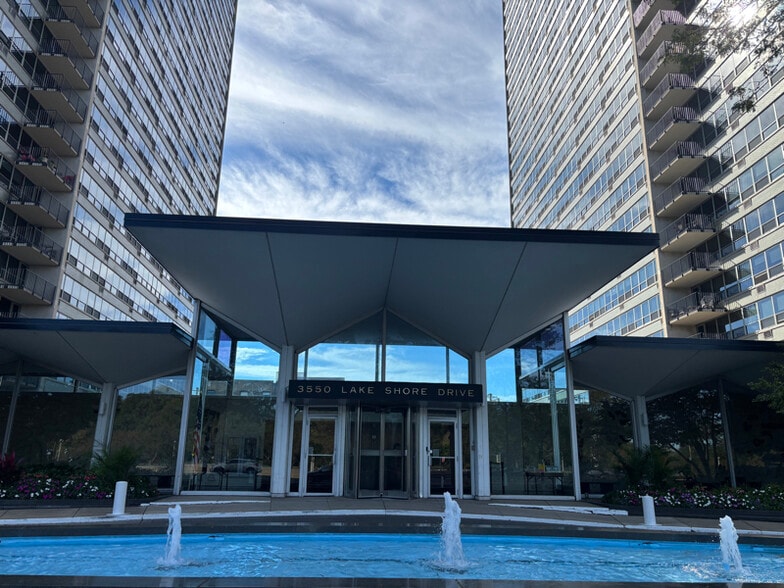 Building Photo - 3550 N Lake Shore Dr