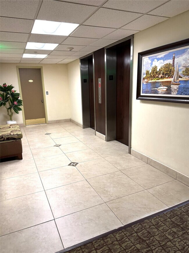 Building Photo - 1009 N Ocean Blvd