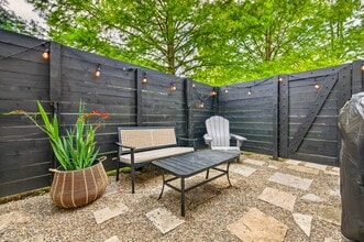 Building Photo - 3625 Woodside Dr