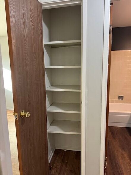 Building Photo - 1324 N Geneva Dr