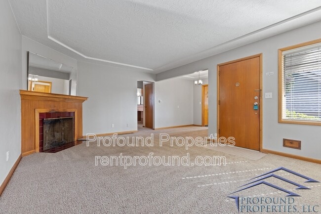 Building Photo - 4315 NE Thompson St