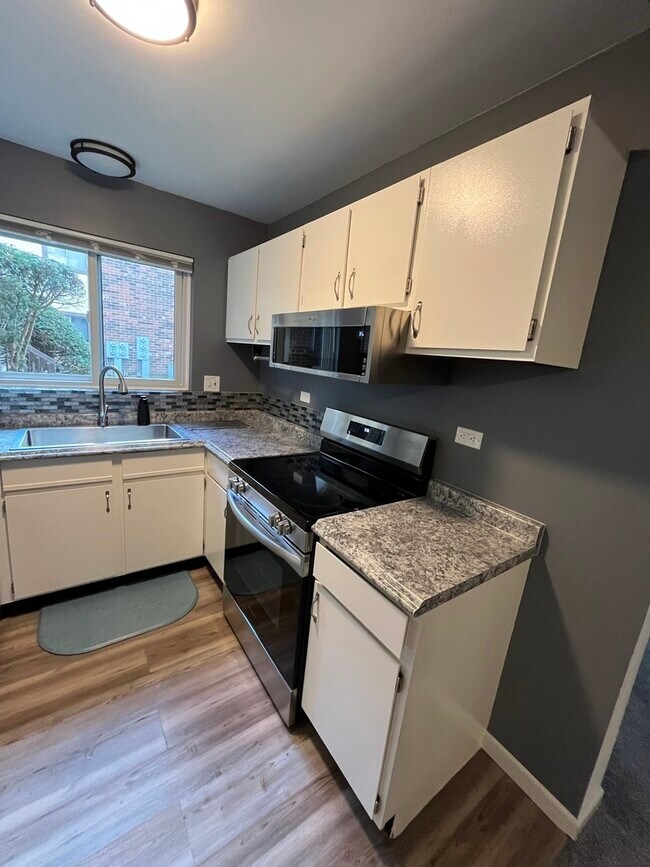 Building Photo - 431 Berkshire Dr