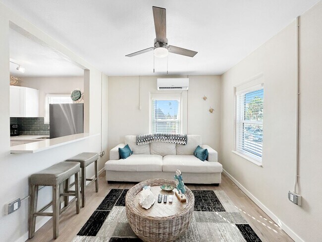 Building Photo - 14135 Palm St