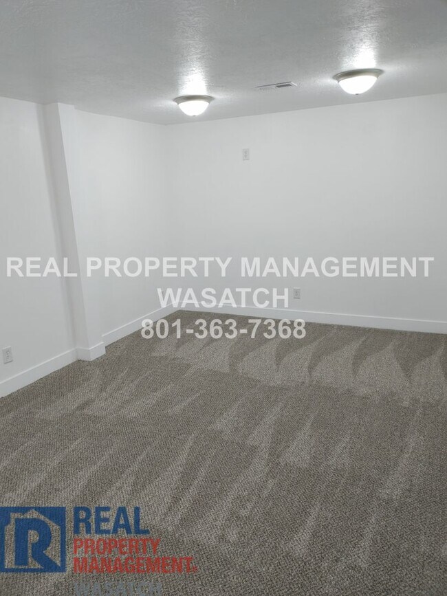 Building Photo - Take a Look at This 4 Bedroom 2 Bathroom Home in West Jordan UT!!