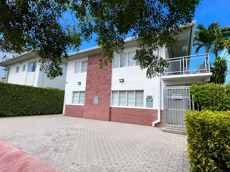 Building Photo - 6905 Bay Dr