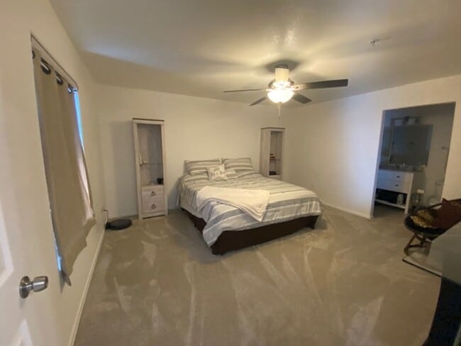 Building Photo - 3045 Palisades Dr