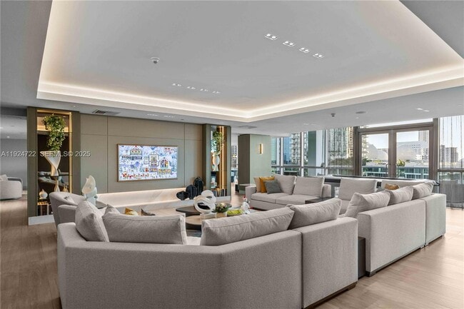 Building Photo - 900 Biscayne Blvd