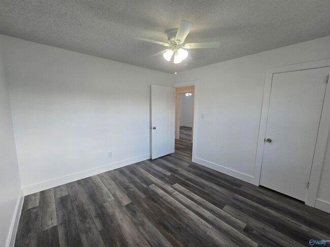 Building Photo - 247 Snow Dr