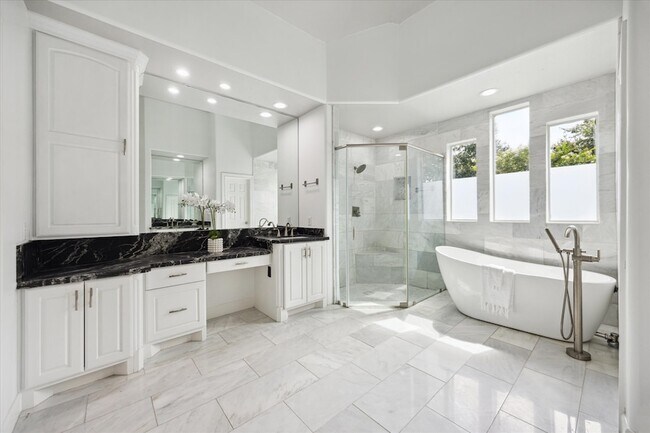 Building Photo - 5826 Santa Fe Springs Dr