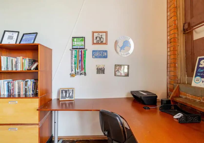 Building Photo - 226 Mt Elliott St