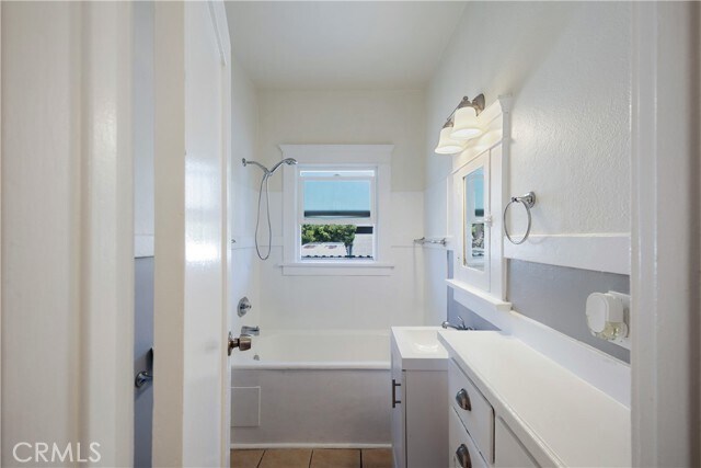 Building Photo - 242 Gaviota Ave