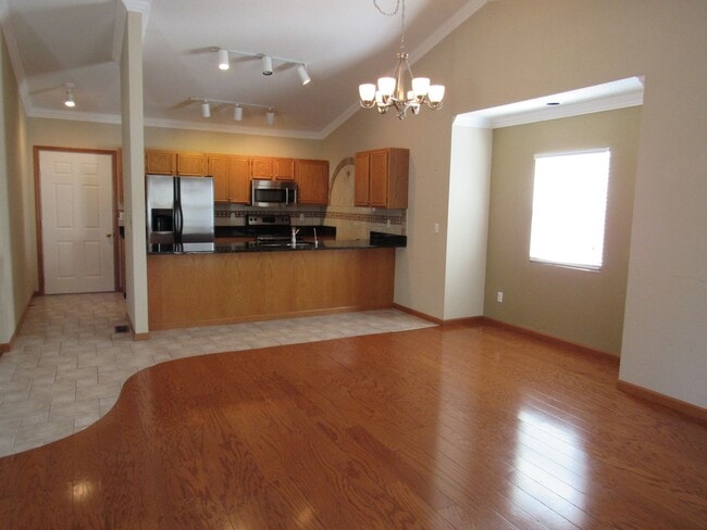 Building Photo - Lakefront house with Cove Protection