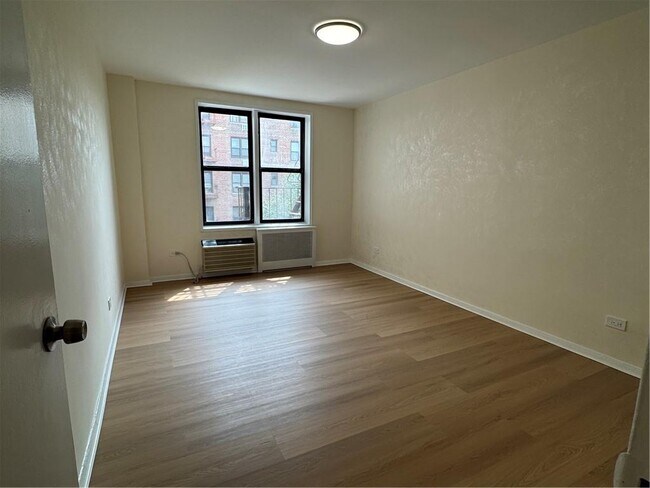 Building Photo - 3235 Emmons Ave