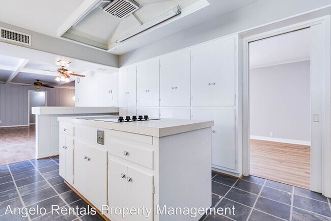 Building Photo - 3 br, 2 bath House - 2312 W. Ave K