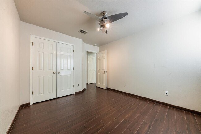 Building Photo - 207 Baldwin St