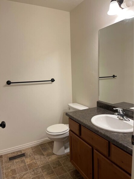 Building Photo - 335 Chokecherry Cir