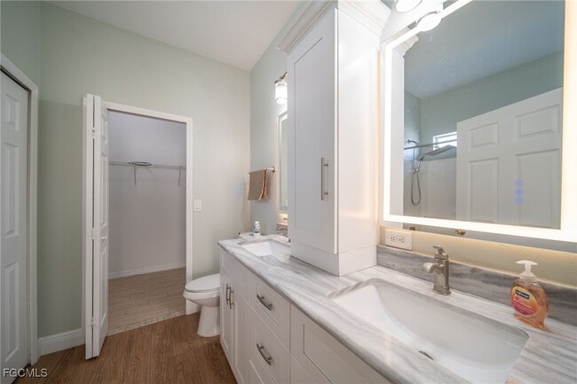 Building Photo - 2122 SW 29th Terrace