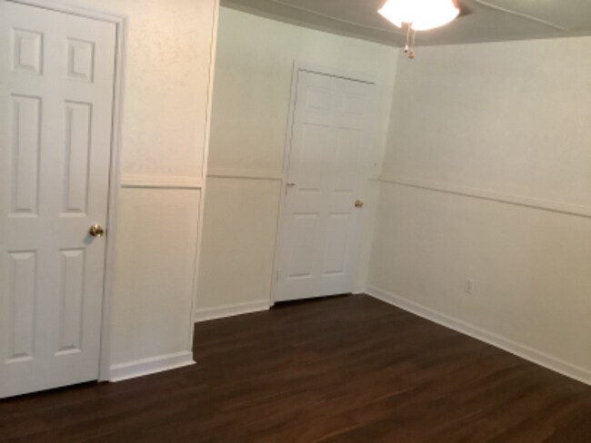 Building Photo - 200 Martin Dr